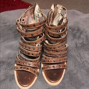 Freebirds CANNES-size 8 Brown Strappy Sandals with a inch and a half heel